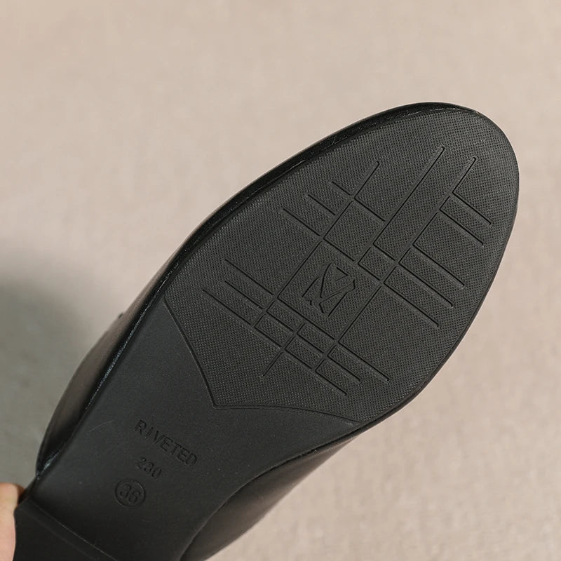 2024 spring and summer women’s outer wear slippers flat shoes Women's casual mules Stylish metal decoration Large size 41-44