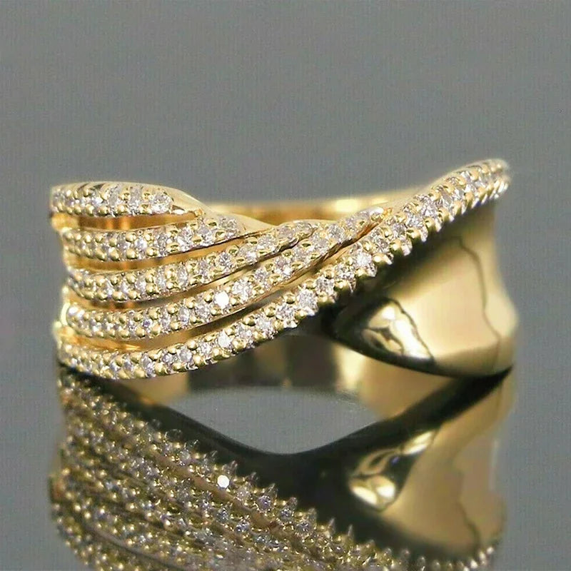 Huitan Luxury Wave Twisty Gold Color Women Rings with Brilliant Cubic Zirconia Noble Superb Accessories Modern Wedding Jewelry