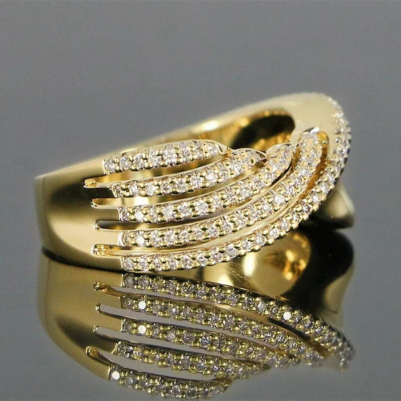 Huitan Luxury Wave Twisty Gold Color Women Rings with Brilliant Cubic Zirconia Noble Superb Accessories Modern Wedding Jewelry
