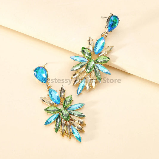 New Fashion Trendy Diamond Earrings For Women Light Luxury Vintage Perforated Earstuds Retro Jewelry Accessories Girl Gift 2025